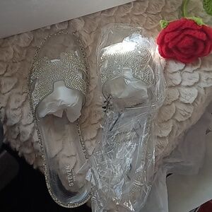 NWT STEVE MADDEN SLIDE